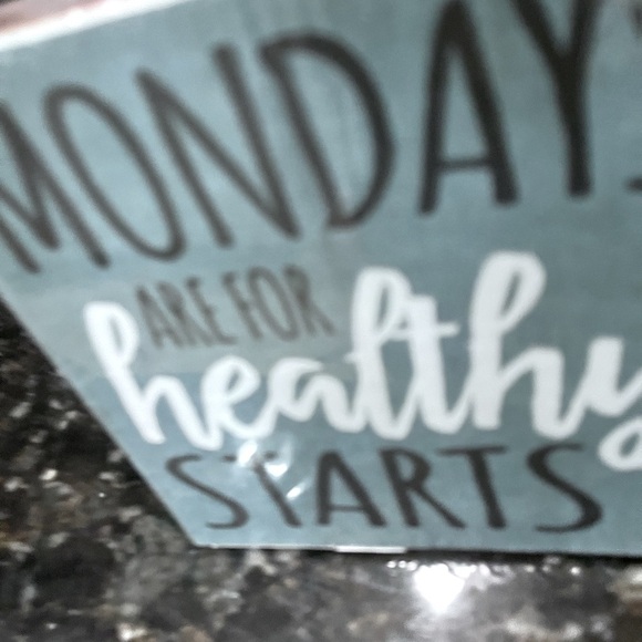 Funny Wooden Block Sign – “Fridays are for Wine & Pizza / Mondays are for Heal - Picture 11 of 12